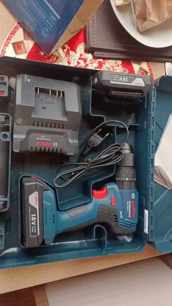 foto de Parafusadeira Furadeira Impacto Gsb185-li Bosch + Brocas Cor Azul