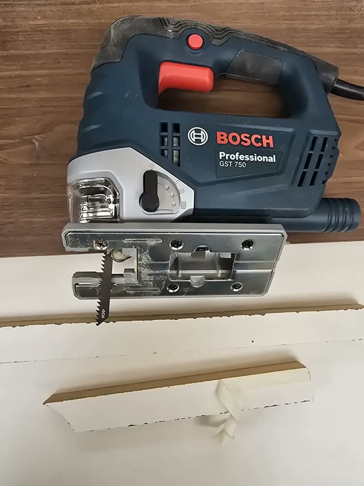 foto de Serra elétrica Bosch Gst 750 520w + Lâmina de corte de madeira 1 T 111c