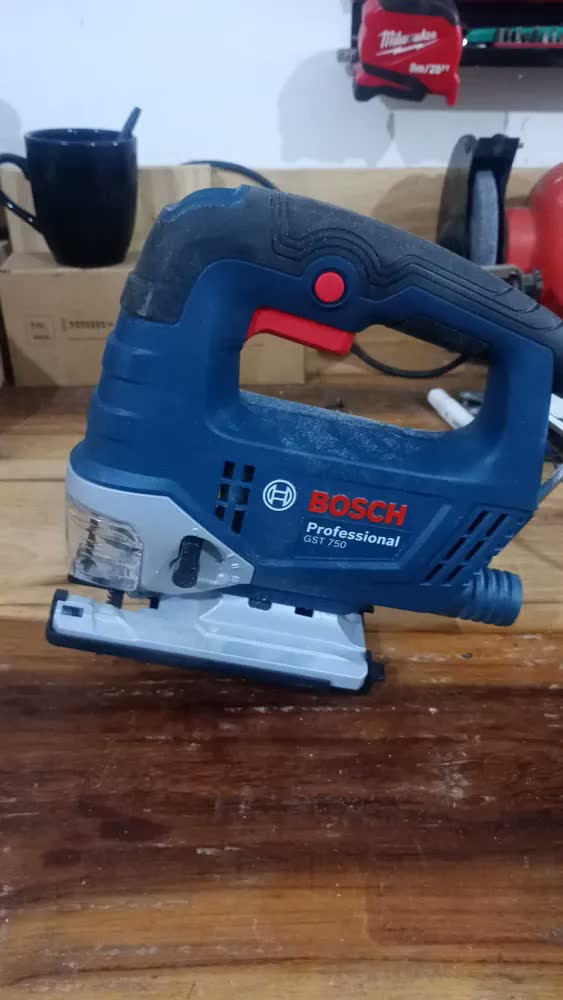 foto de Serra elétrica Bosch Gst 750 520w + Lâmina de corte de madeira 1 T 111c