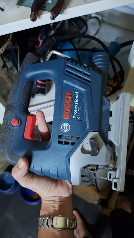 foto de Serra elétrica Bosch Gst 750 520w + Lâmina de corte de madeira 1 T 111c