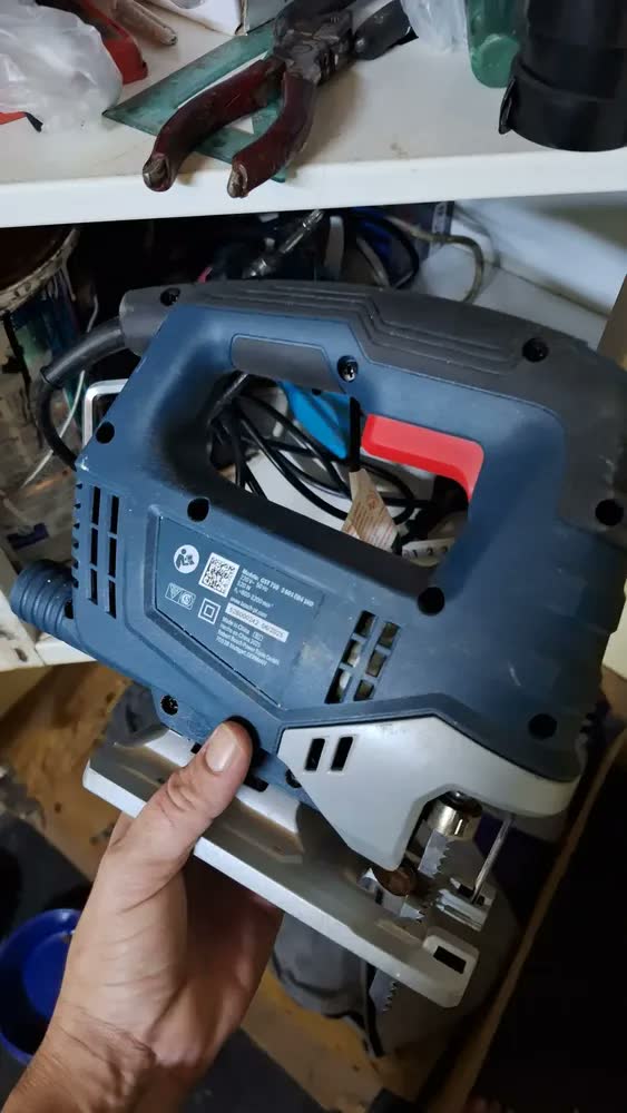 foto de Serra elétrica Bosch Gst 750 520w + Lâmina de corte de madeira 1 T 111c