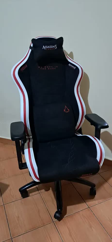 foto de Cadeira Gamer Pichau Omega S Assassins Creed Legacy Bk/red