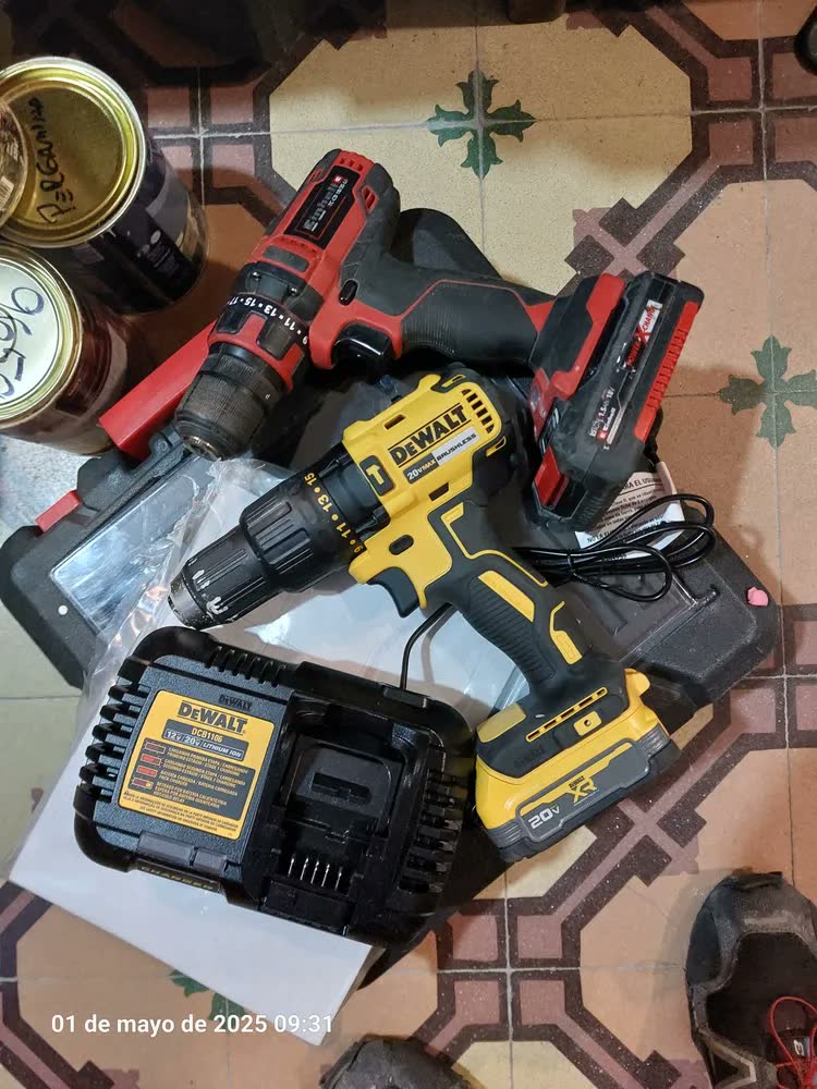 foto de Parafusadeira e Furadeira de Impacto 13mm 20V Brushless DEWALT DCD7781B