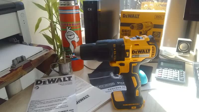 foto de Parafusadeira e Furadeira de Impacto 13mm 20V Brushless DEWALT DCD7781B