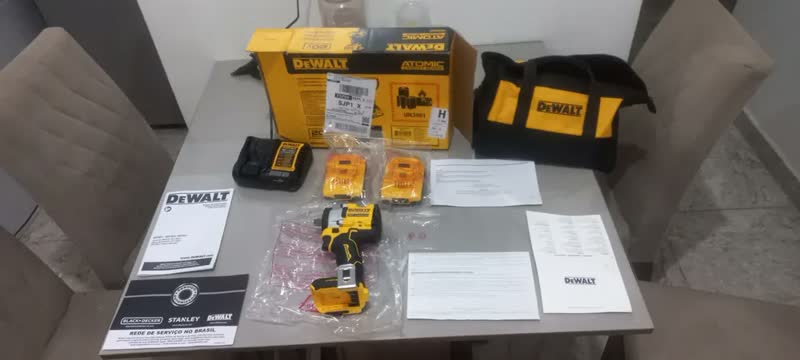 foto de Chave de Impacto 13mm 20V DEWALT DCF922D2 Com 2 Baterias, Carregador e Bolsa para Transporte