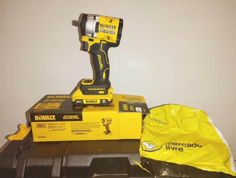 foto de Chave De Impacto 1/2 Dewalt DCF922B-B3 20v Brushless Atomic Nf