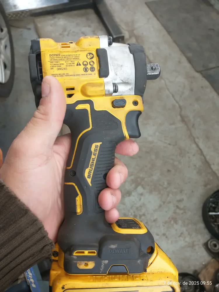 foto de Chave De Impacto 1/2 Dewalt DCF922B-B3 20v Brushless Atomic Nf