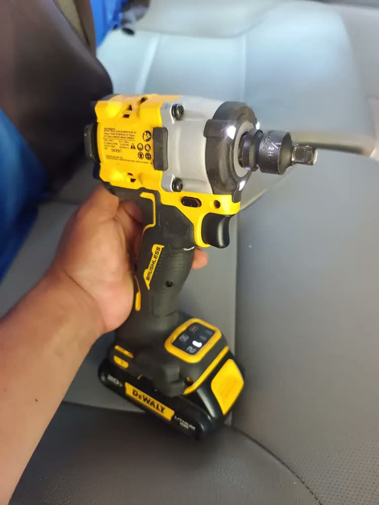 foto de Chave De Impacto 1/2 Dewalt DCF922B-B3 20v Brushless Atomic Nf