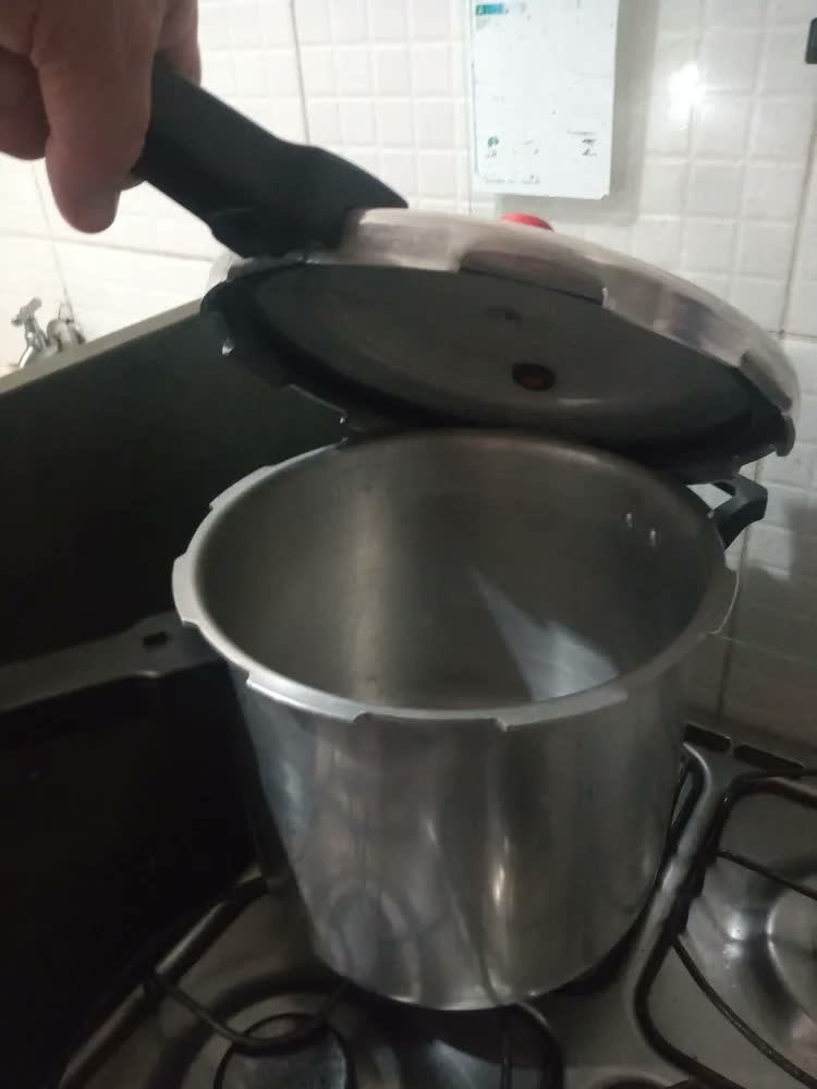 foto de Panela De Pressão Eirilar Em Alumínio 10L Polida Fechamento Externo