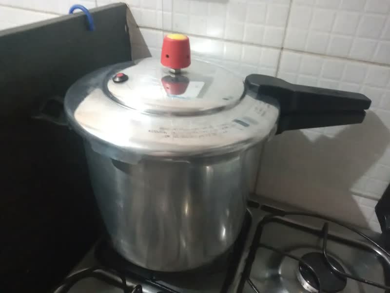foto de Panela De Pressão Eirilar Em Alumínio 10L Polida Fechamento Externo