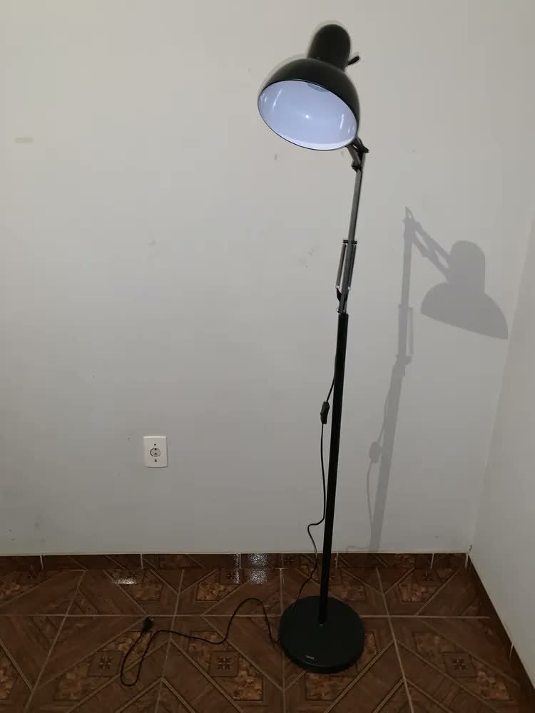 foto de Techled Luminária De Chão Articulada 1,9m Abajur De Chão Escritório Cor Da Estrutura Preto