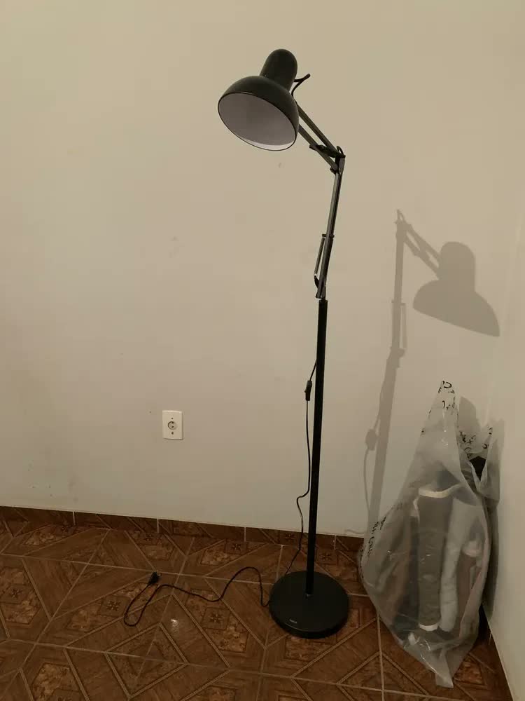 foto de Techled Luminária De Chão Articulada 1,9m Abajur De Chão Escritório Cor Da Estrutura Preto