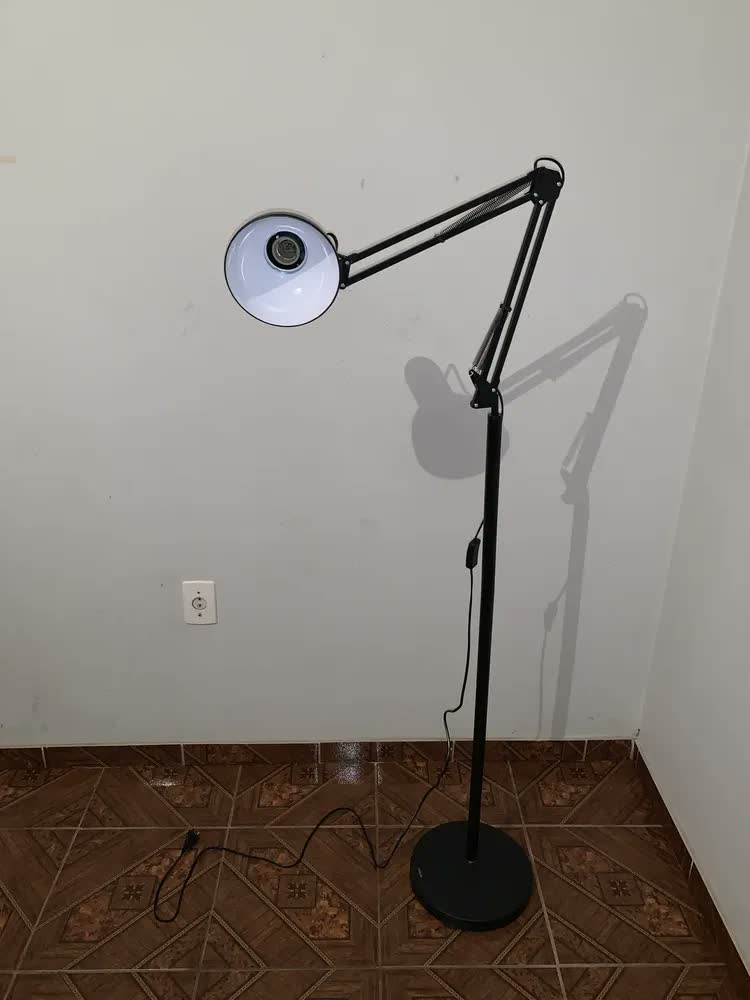 foto de Techled Luminária De Chão Articulada 1,9m Abajur De Chão Escritório Cor Da Estrutura Preto