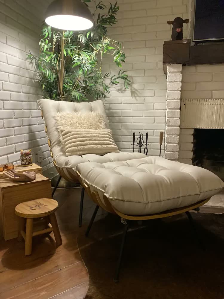 foto de Kit Poltrona Costela Com Puff Para Sala Couríssimo Nozes