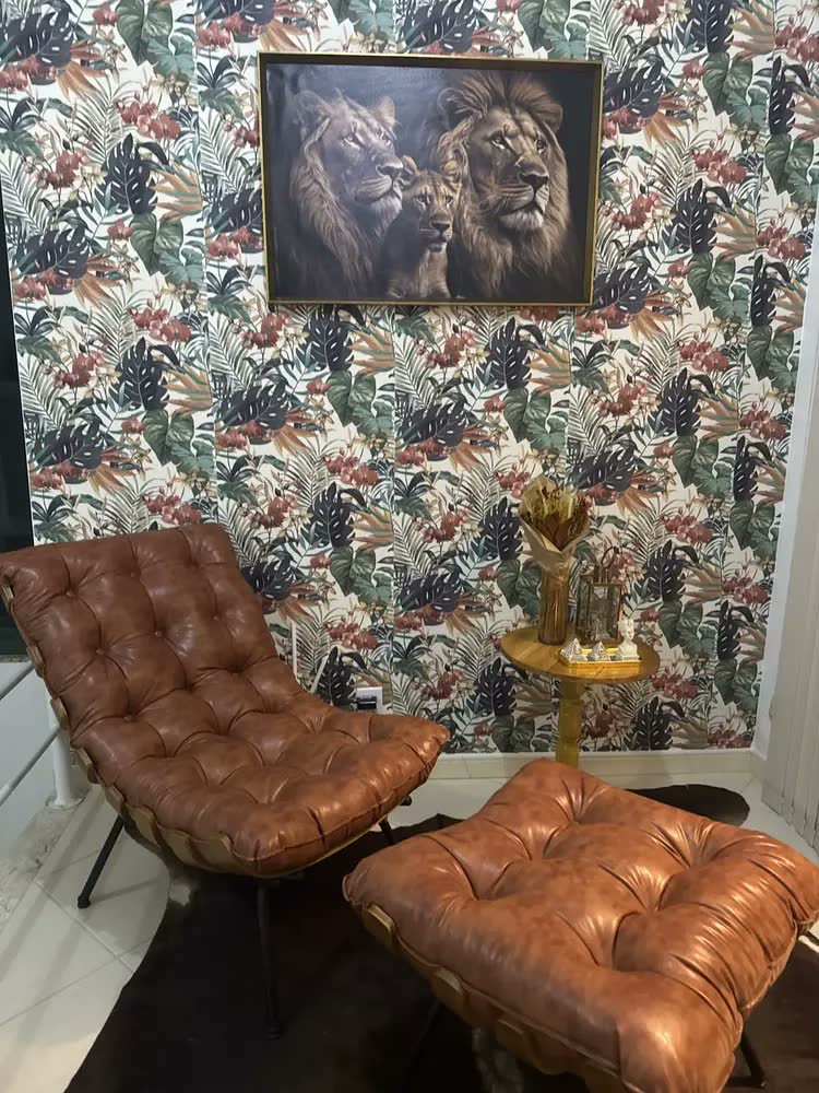 foto de Kit Poltrona Costela Com Puff Para Sala Couríssimo Nozes