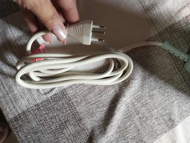 foto de Ferro de Passar Seco e vapor Electrolux base cerâmica Glissium vapor vertical extra alta capacidade 1500W Cabo 1.80m ESI50