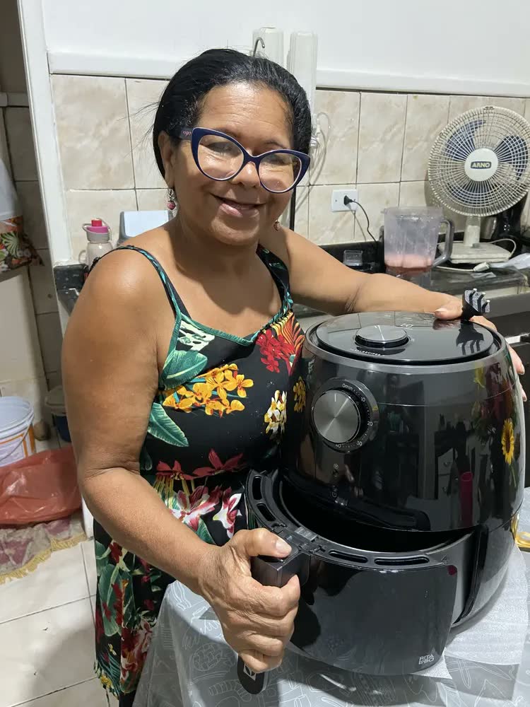 foto de Air Fryer Electrolux 3,2L Preta Efficient com Timer 1400W por Rita Lobo EAF15 - 127V