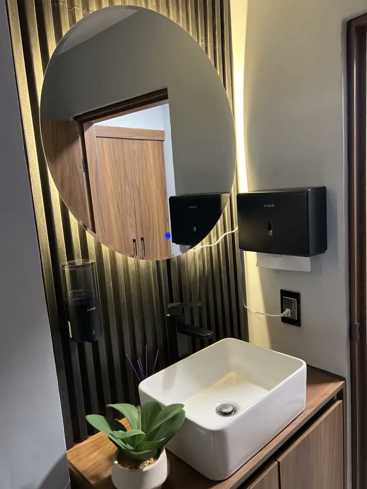 foto de Espelho Redondo Iluminado Com Led Quente 80cm Cor da moldura Sem Moldura