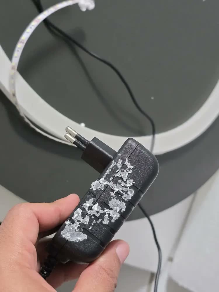 foto de Espelho Redondo Iluminado Com Led Quente 80cm Cor da moldura Sem Moldura