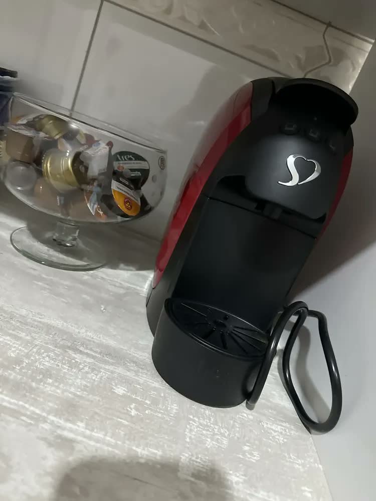 foto de Cafeteira Espresso Luna Vermelha - TRES 3 Corações