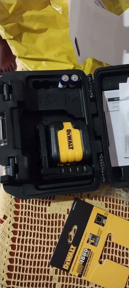 foto de Nível a Laser Dewalt Linhas Vermelhas Modelo DW08802 Até 12m com Maleta de Ferramentas