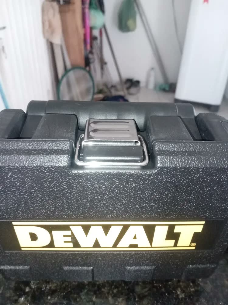 foto de Nível a Laser Dewalt Linhas Vermelhas Modelo DW08802 Até 12m com Maleta de Ferramentas