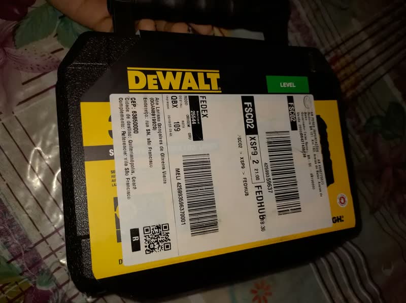 foto de Nível a Laser Dewalt Linhas Vermelhas Modelo DW08802 Até 12m com Maleta de Ferramentas
