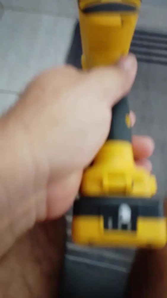 foto de Parafusadeira/furadeira Vonder Bateria 12v Fonte Bivolt Pfv120 Cor Amarelo