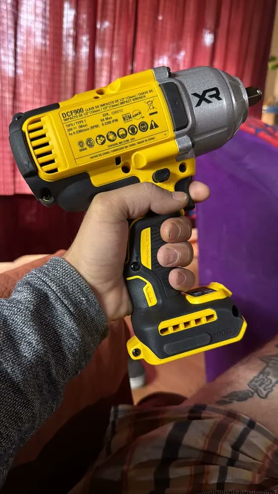 foto de Chave de Impacto de 13mm Dewalt Modelo DCF900B Aperto Máximo de 1396Nm