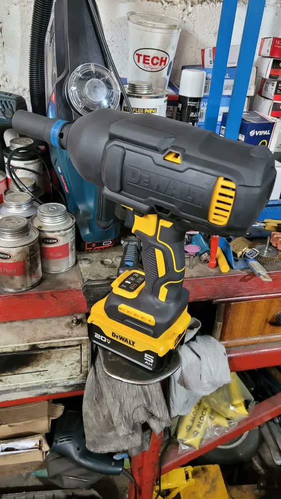 foto de Chave de Impacto de 13mm Dewalt Modelo DCF900B Aperto Máximo de 1396Nm