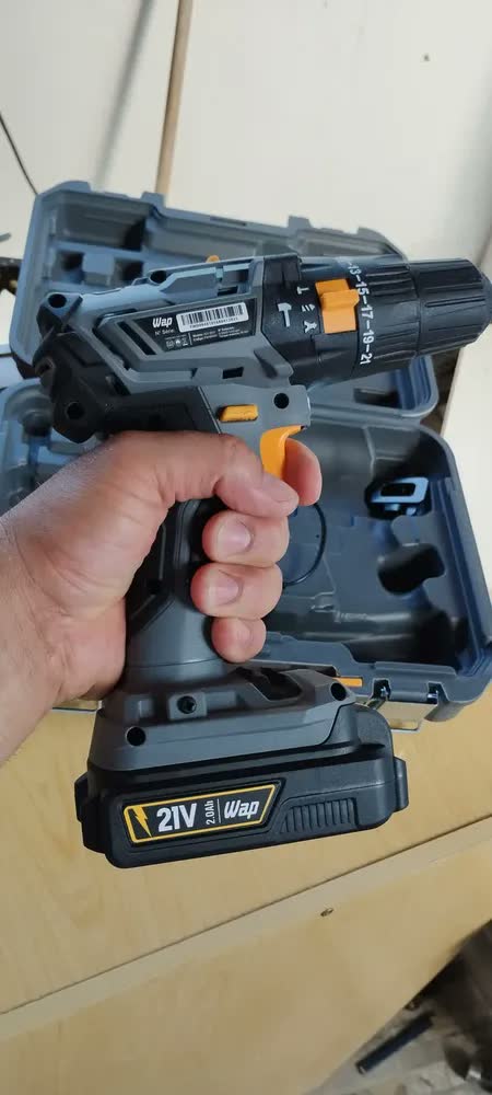 foto de Parafusadeira e Furadeira de Impacto a Bateria WAP K21 ID01 com Luz de LED