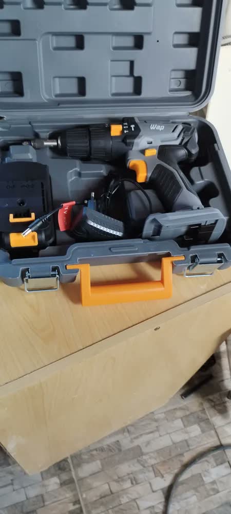 foto de Parafusadeira e Furadeira de Impacto a Bateria WAP K21 ID01 com Luz de LED