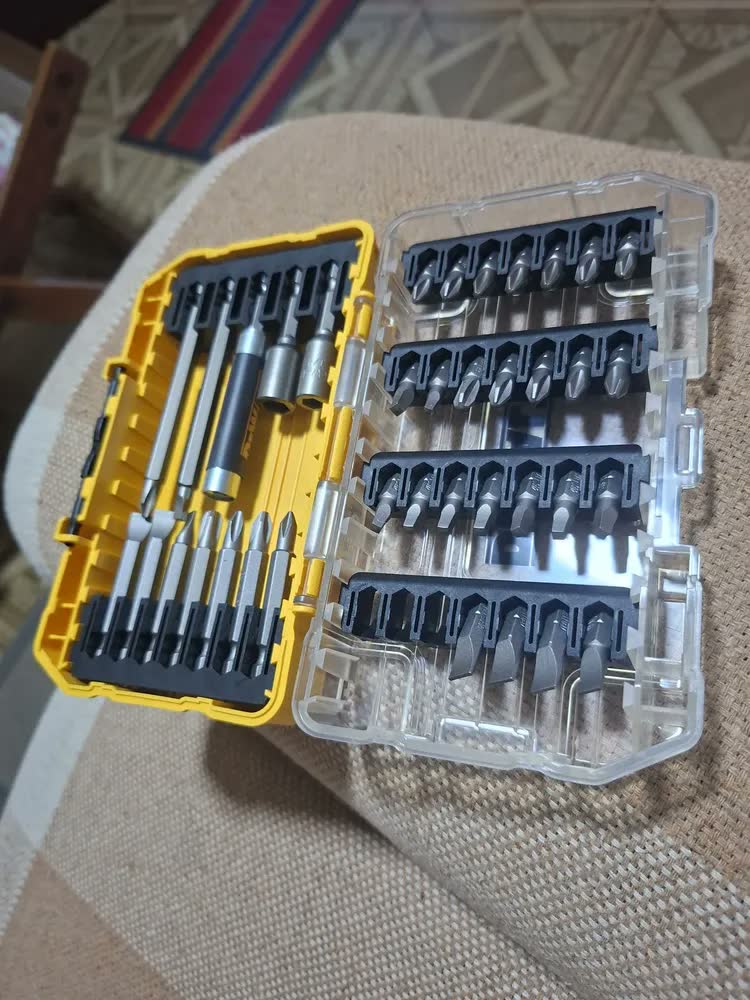foto de Jogo de Bits e Pontas para Parafusar DeWALT DW2163 37 Peças com Estojo