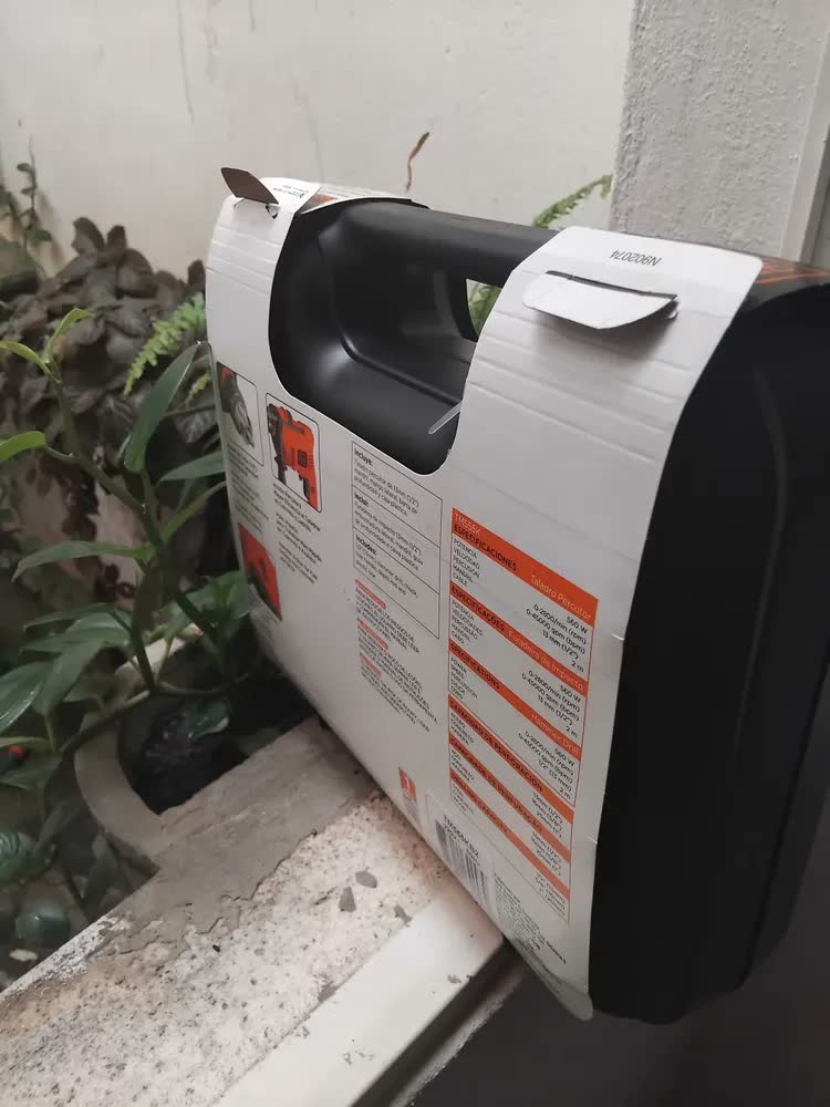 foto de Furadeira De Impacto 1/2 550w Tm555k Maleta Black Decker Cor Vermelha e Preta