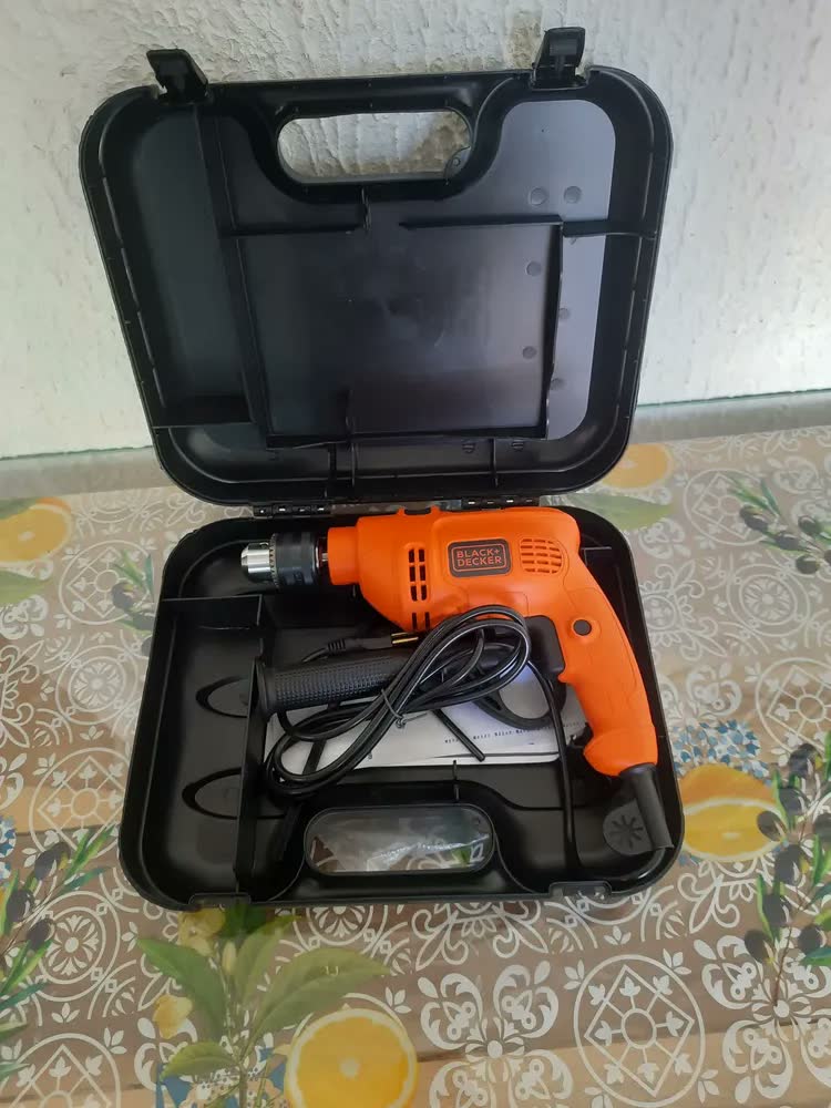 foto de Furadeira De Impacto 1/2 550w Tm555k Maleta Black Decker Cor Vermelha e Preta