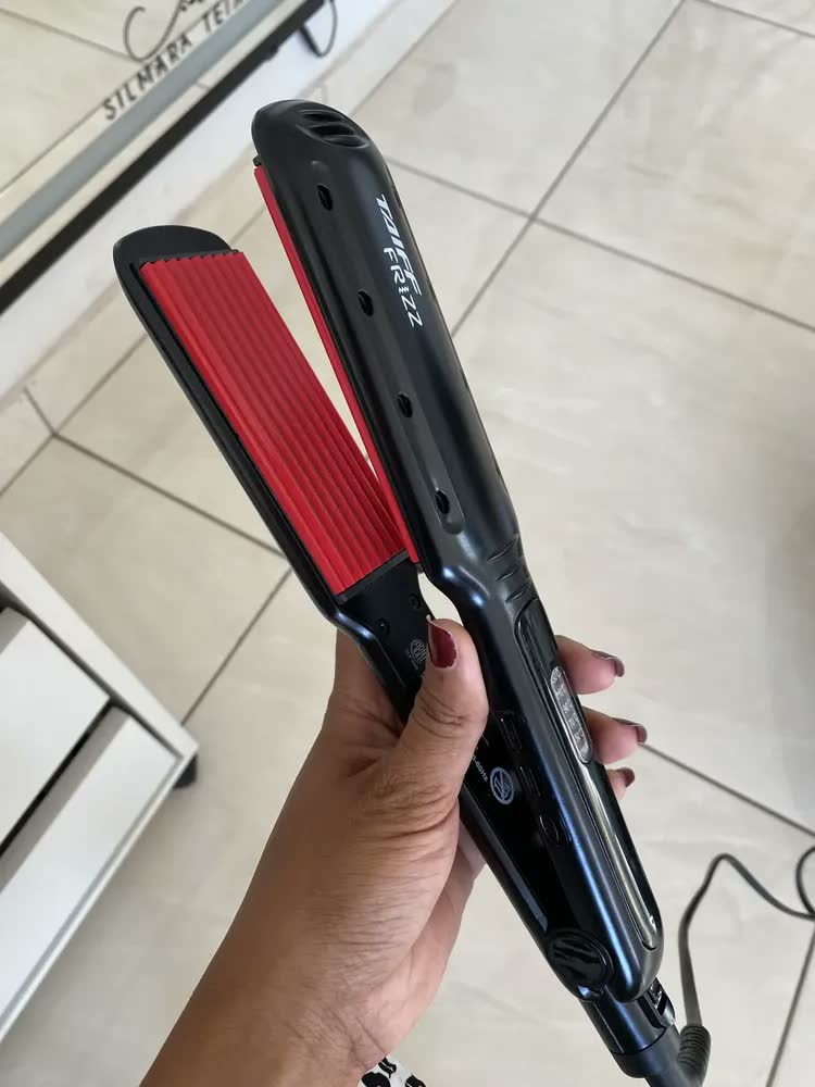 foto de Chapinha Frizz Taiff Cabelo Ondulado E Com Vol 230ºc Bivolt