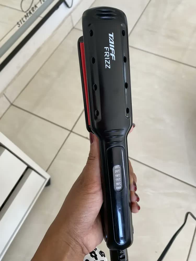foto de Chapinha Frizz Taiff Cabelo Ondulado E Com Vol 230ºc Bivolt