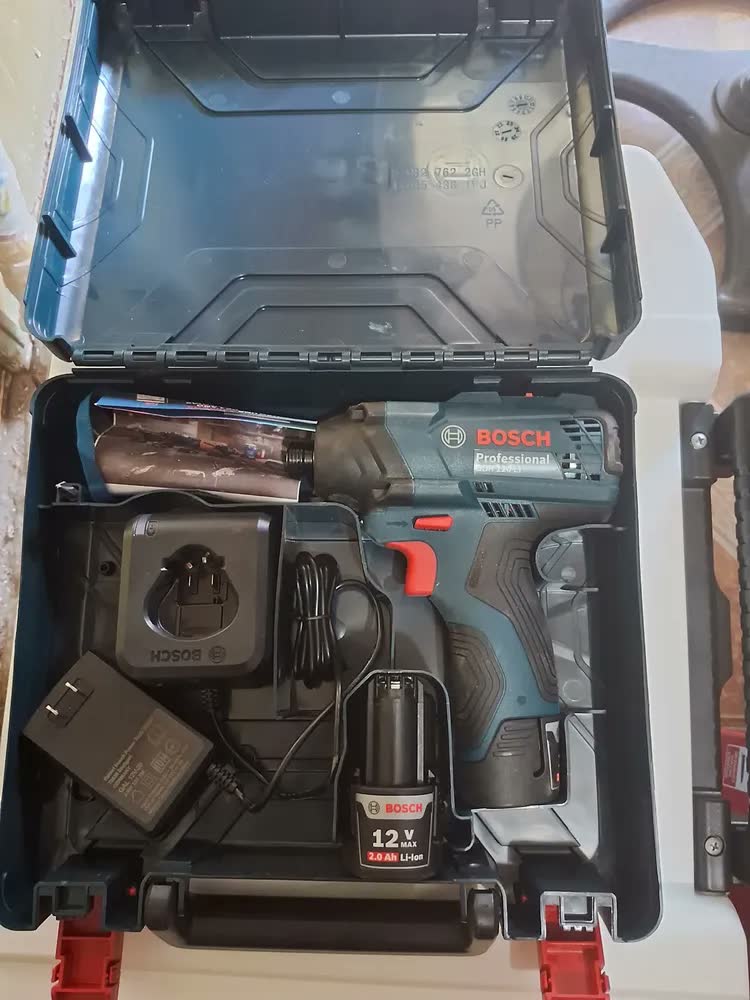 foto de Chave De Impacto Gdr 120-li 12v 2 Baterias E Maleta Bosch