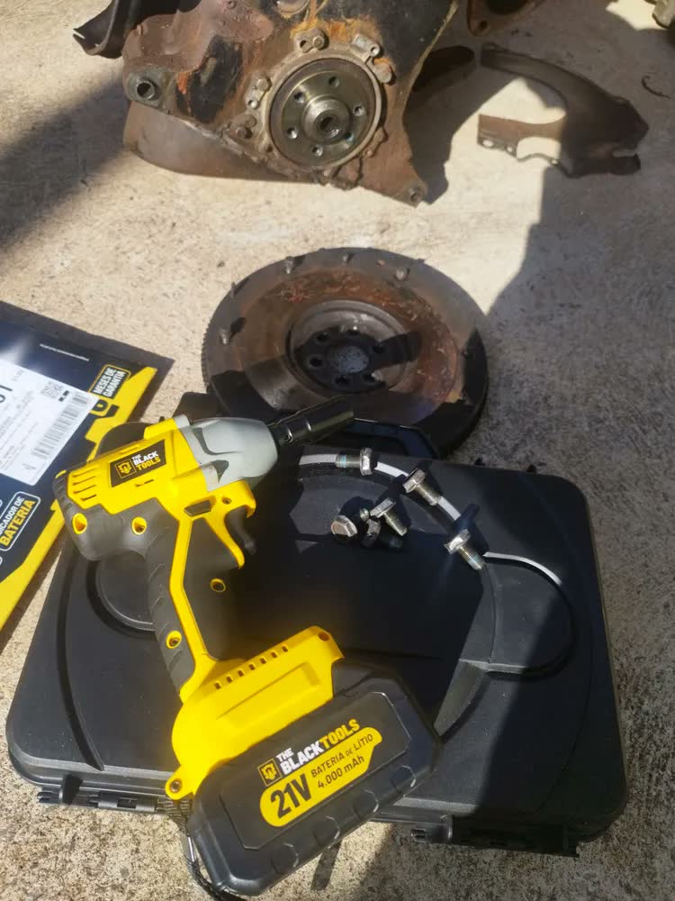 foto de Chave De Impacto A Bateria 21V 1/2