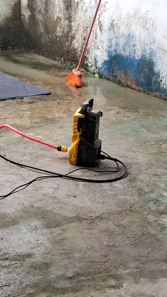 foto de Lavadora De Alta Pressão 1300 Libras - Vonder Cor Amarelo Frequência 60 Hz