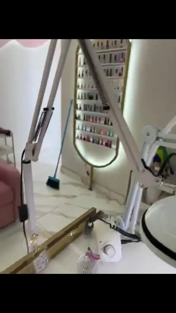 foto de Luminária De Piso Dapon FL0WH-EU Abajur Articulada Pedestal De Chão Cor Branca