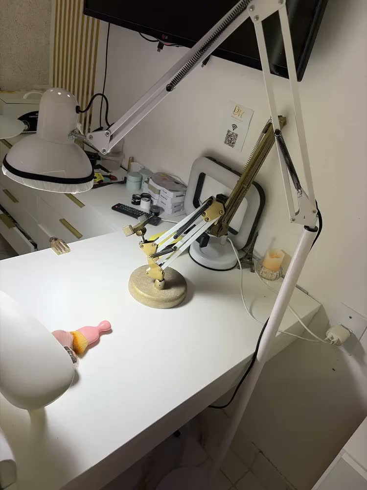 foto de Luminária De Piso Dapon FL0WH-EU Abajur Articulada Pedestal De Chão Cor Branca