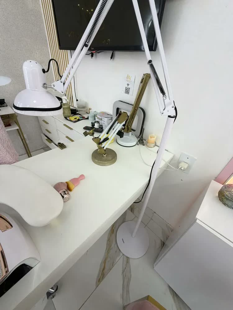 foto de Luminária De Piso Dapon FL0WH-EU Abajur Articulada Pedestal De Chão Cor Branca