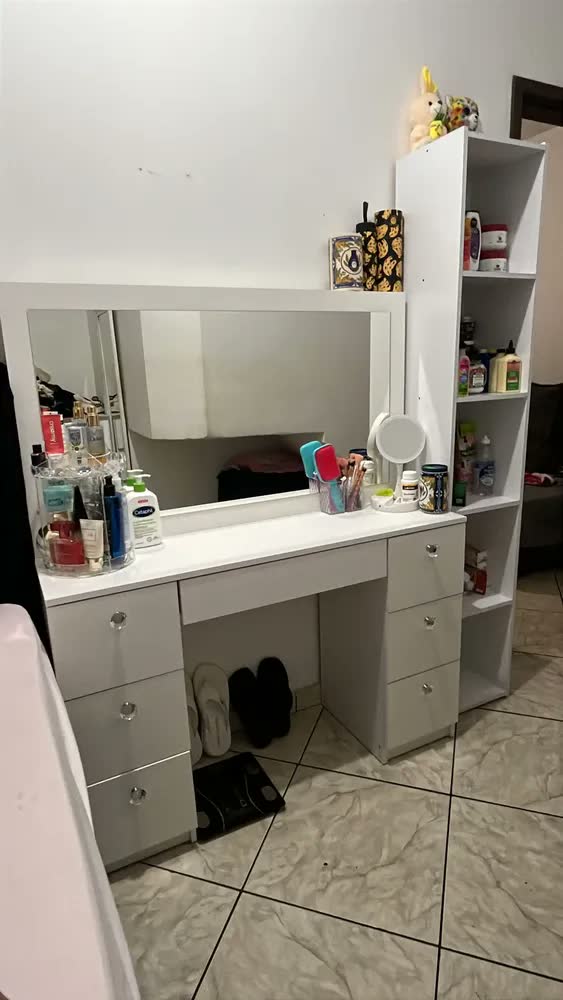 foto de Estante Livreiro Com Prateleiras Janaína Preto - Ajl Móveis