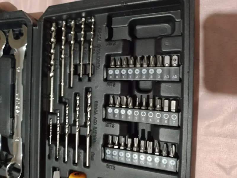 foto de Kit Jogo Ferramentas Maleta 128 Peças Soquetes Chaves Vonder