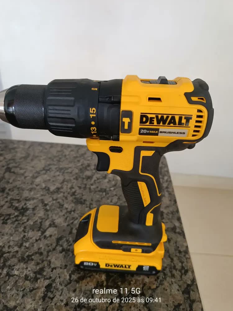 foto de Furadeira e Parafusadeira à Bateria Dewalt Modelo DCD7781D2 2 Baterias e 1 Carregador 20V