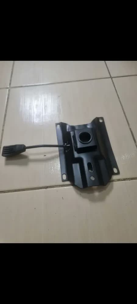 foto de Flange Escritex para Cadeira Escritório Begônia 17x14,5 Aço Inox Preta