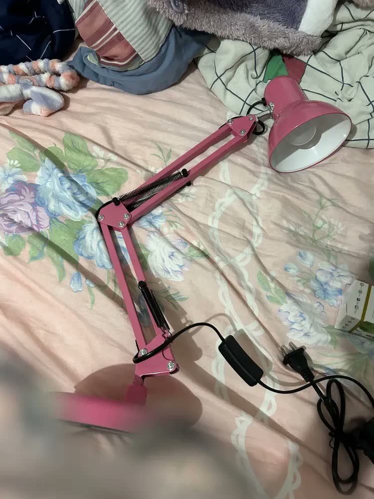 foto de Luminária De Mesa Dapon AT-1002 Articulada Abajur Modelo Pixar Com Base e Garra Cor Branca