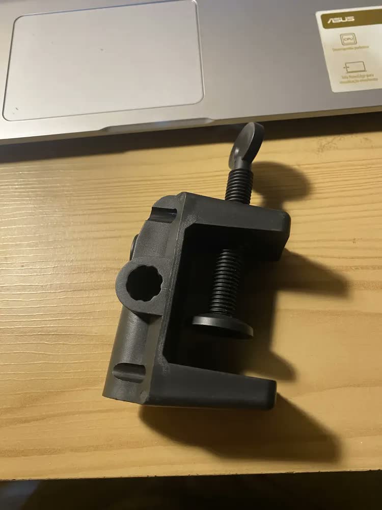 foto de Luminária De Mesa Dapon AT-1002 Articulada Abajur Modelo Pixar Com Base e Garra Cor Branca