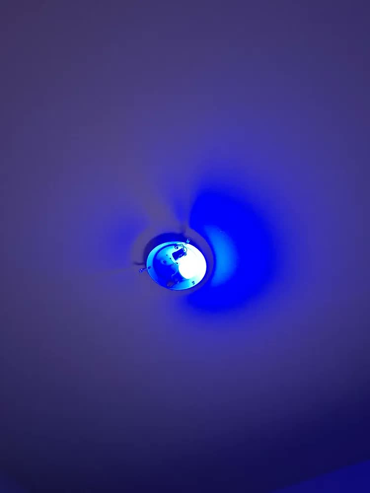 foto de Lâmpada Inteligente Aitek Alpha-800 RGB 9W 810 Lumens Wi-Fi Alexa E27